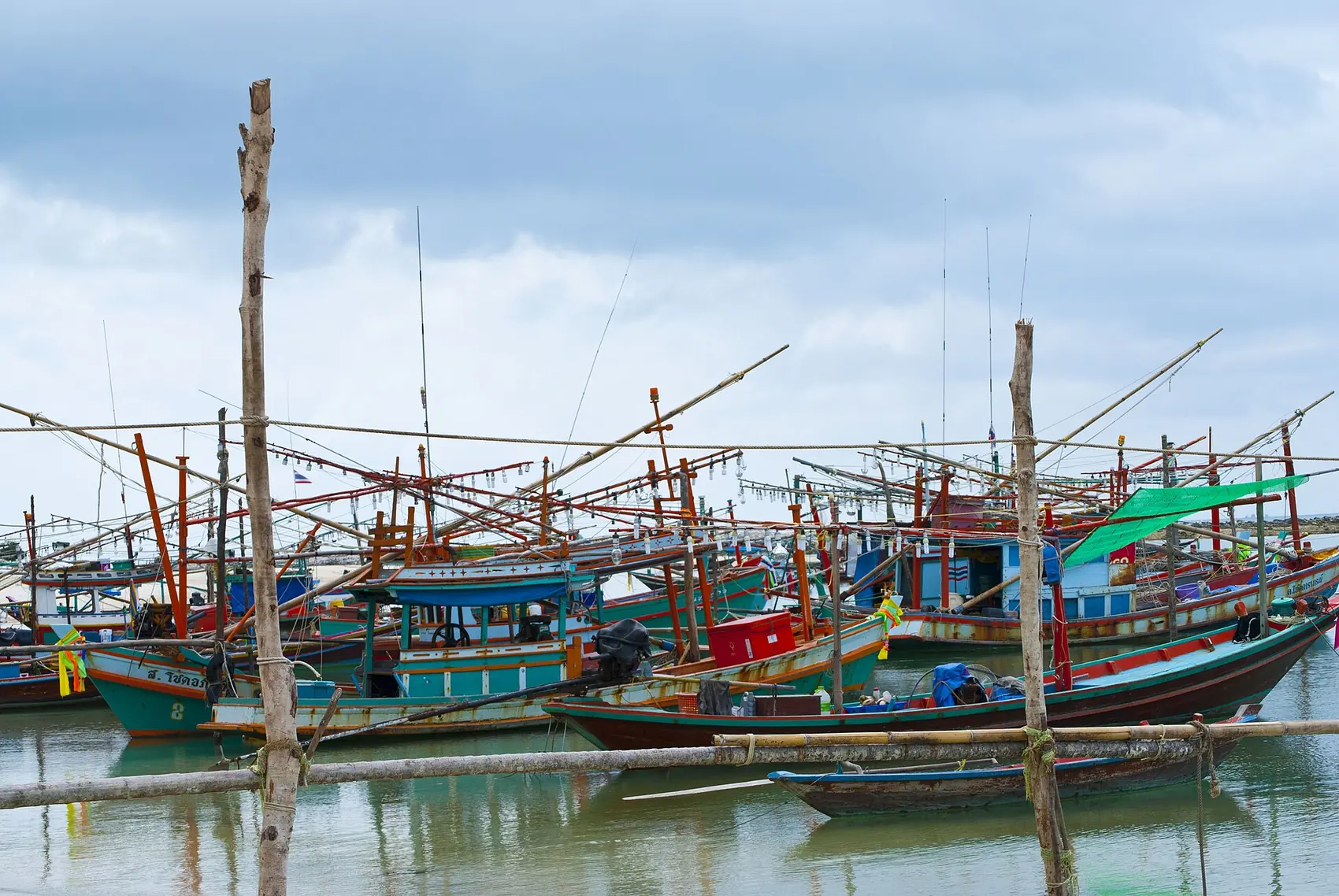 Fischerboote vor Anker in Chaloklum, Koh Phangan